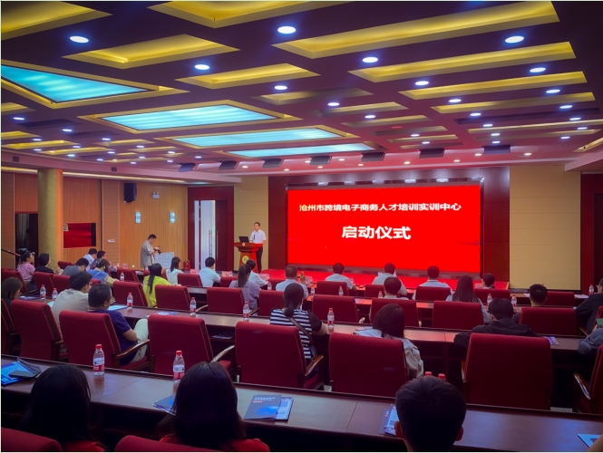 滄州市人民政府副秘書長孫建峰致辭。