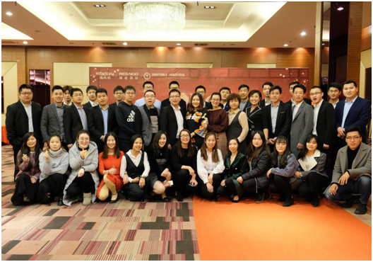 瑞諾國際年會(huì)合影留念