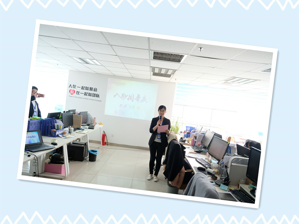 在這個特別的日子 蛋糕、禮物、掌聲和祝福都屬于你 在這個特別的日子 蛋糕、禮物、掌聲和祝福都屬于你